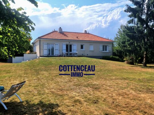 Melay -  BELLE RENOVATION A MELAY - MAISON + STUDIO SUR  2000 m²