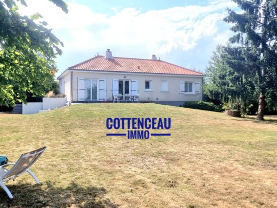 Melay -  BELLE RENOVATION A MELAY - MAISON + STUDIO SUR  2000 m²