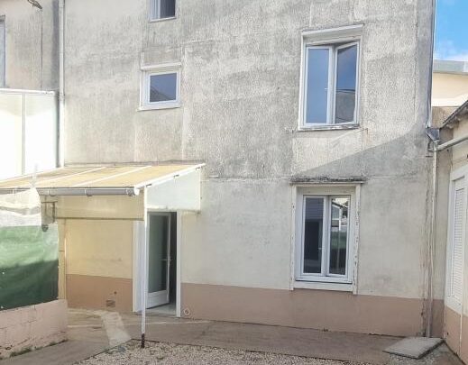 Cholet -  HABITATION + 3 locatifs à CHOLET CENTRE